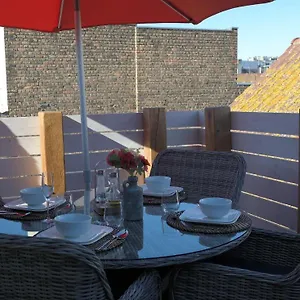  Apartment The Rooftop - A Trendy New With Airconditioning, Large Terrace & Free Parking