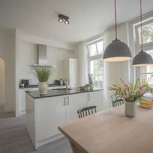 https://upstairs-downstairs-apartments.zandvoort-hotels.com