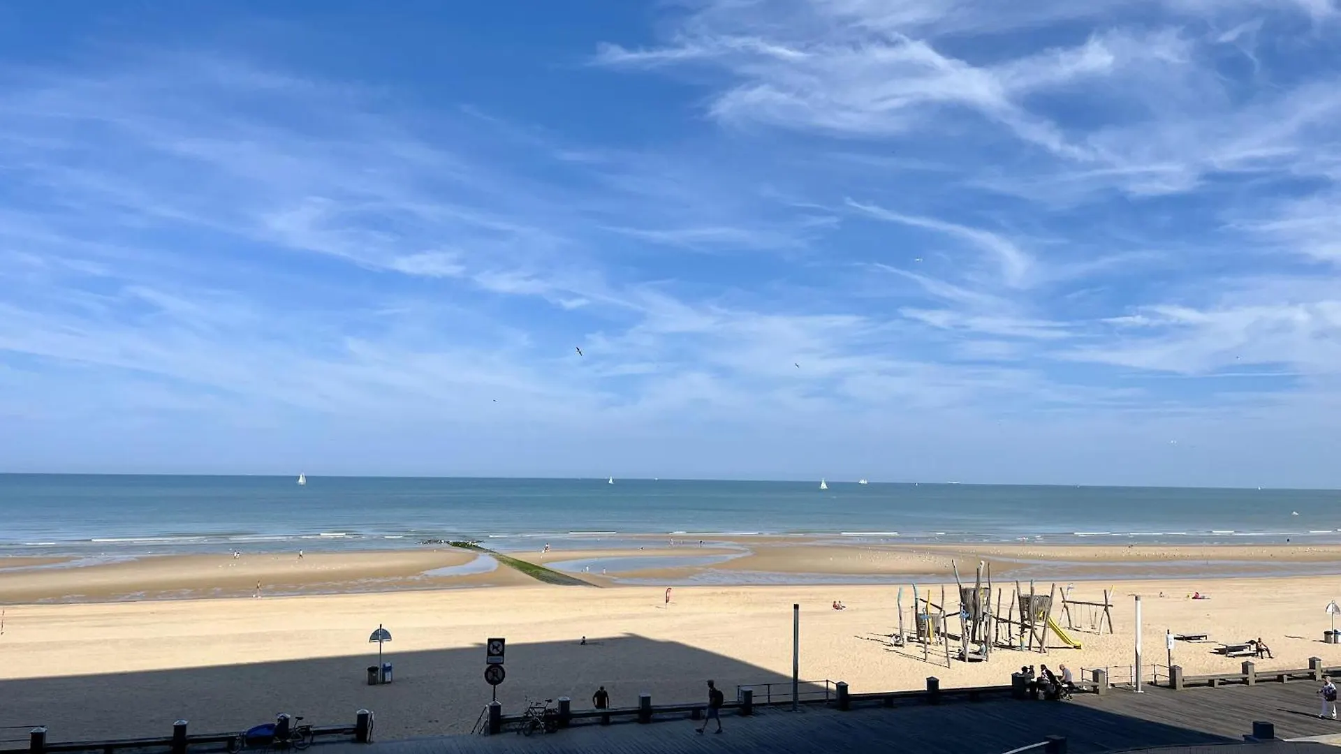 Panoramic Seaview Apartment With Free Private Garage Ostende 0*,  Belgien