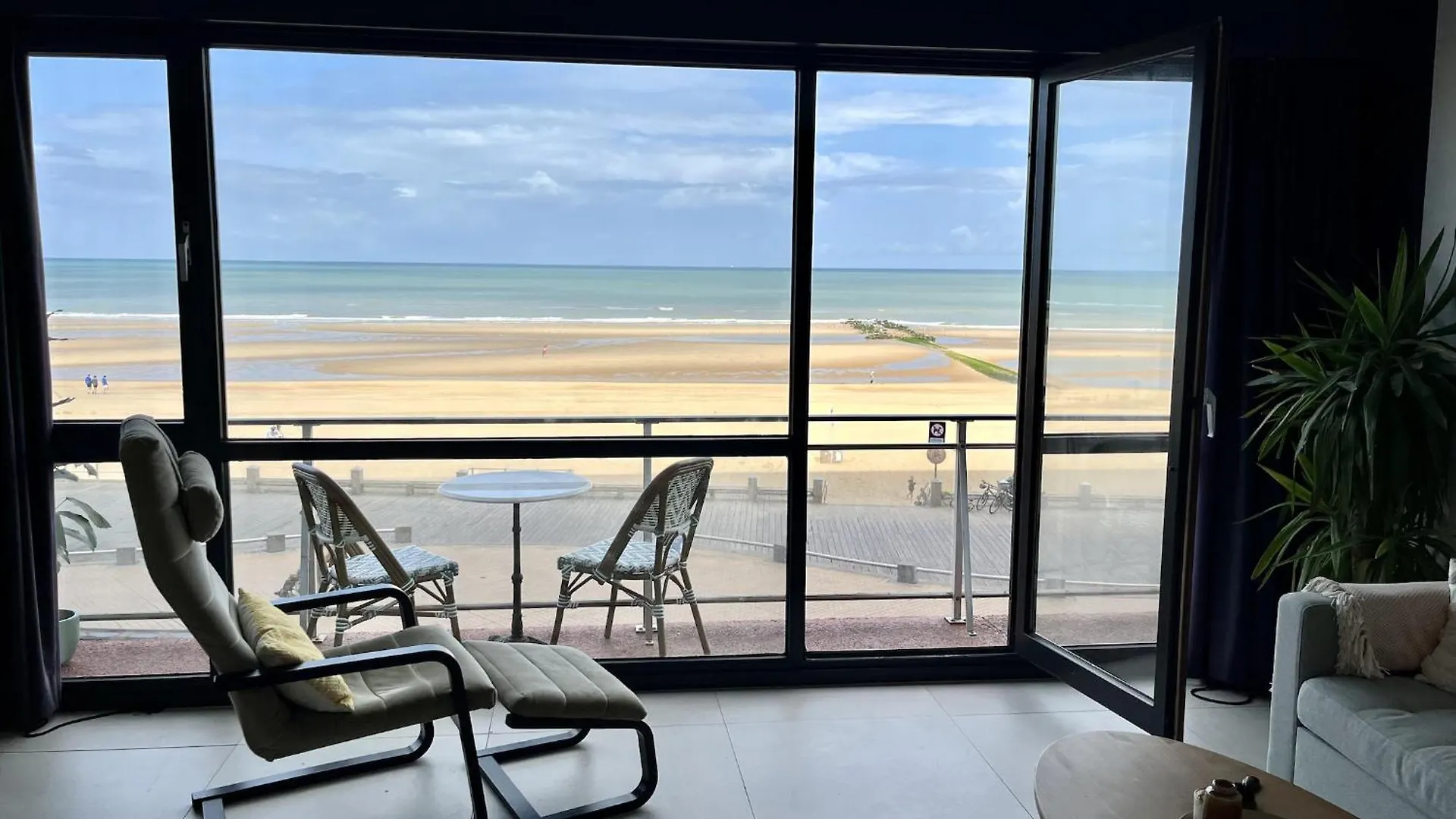 Panoramic Seaview Apartment With Free Private Garage Ostende