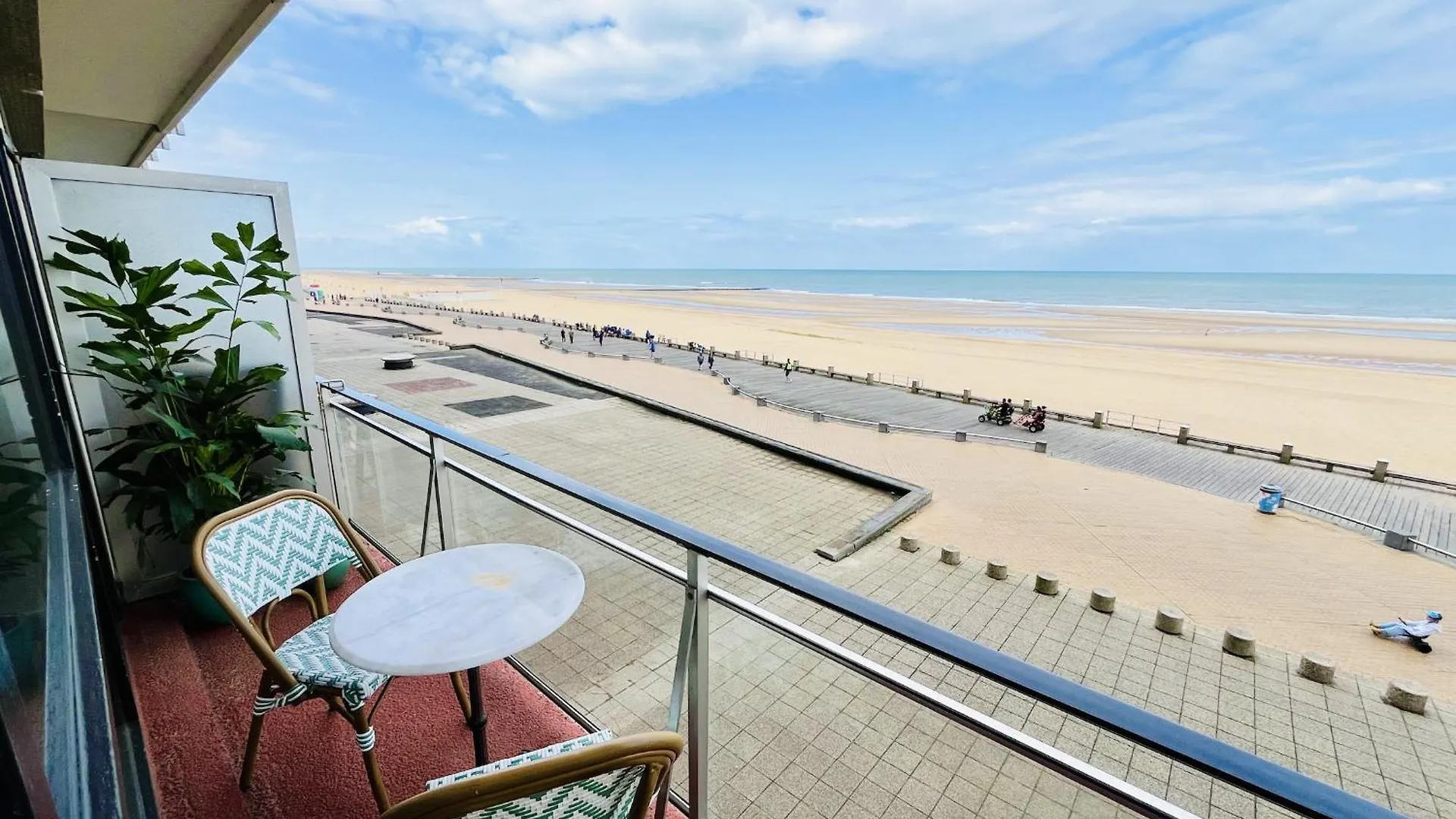 Panoramic Seaview Apartment With Free Private Garage Ostende